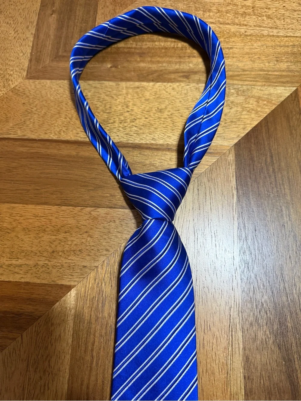 Donald J. Trump Signature Collection Silk Tie Mens Classic Blue Striped Gold Bar
